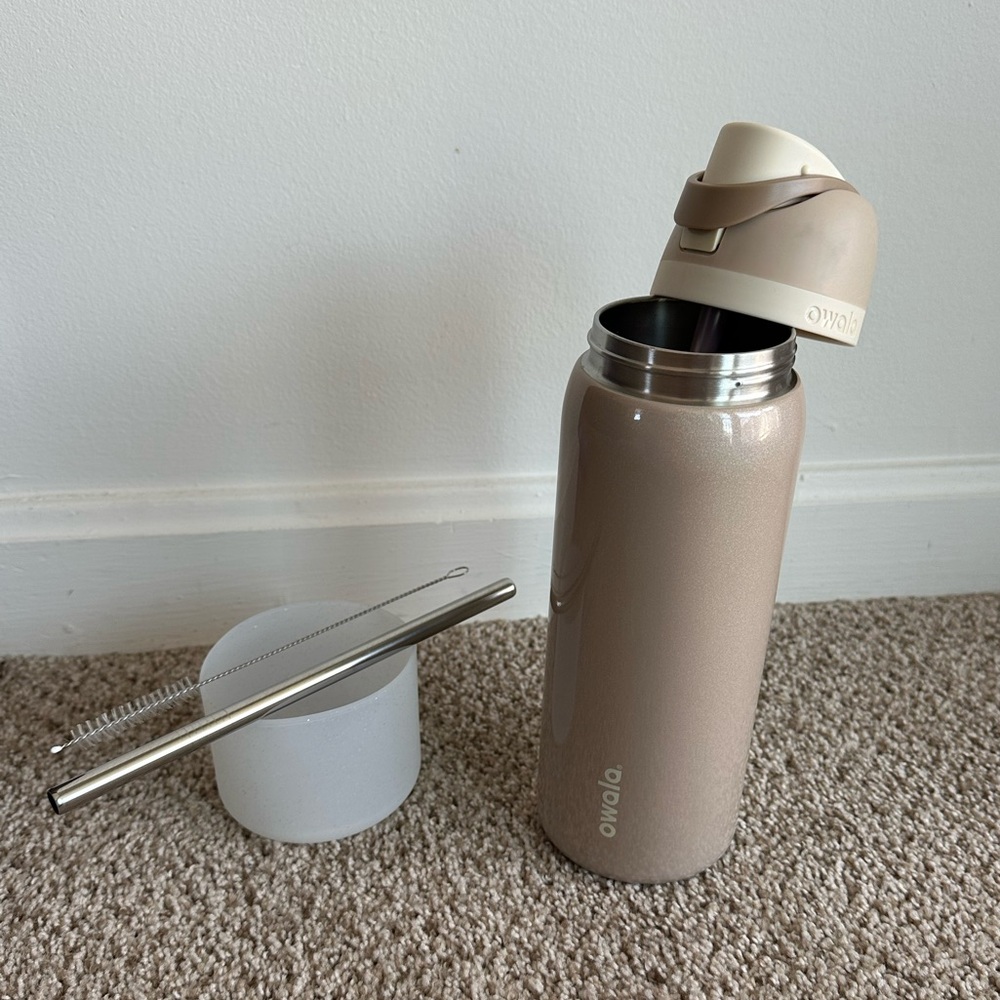 Owala Holiday Magic 32oz w/Accessories